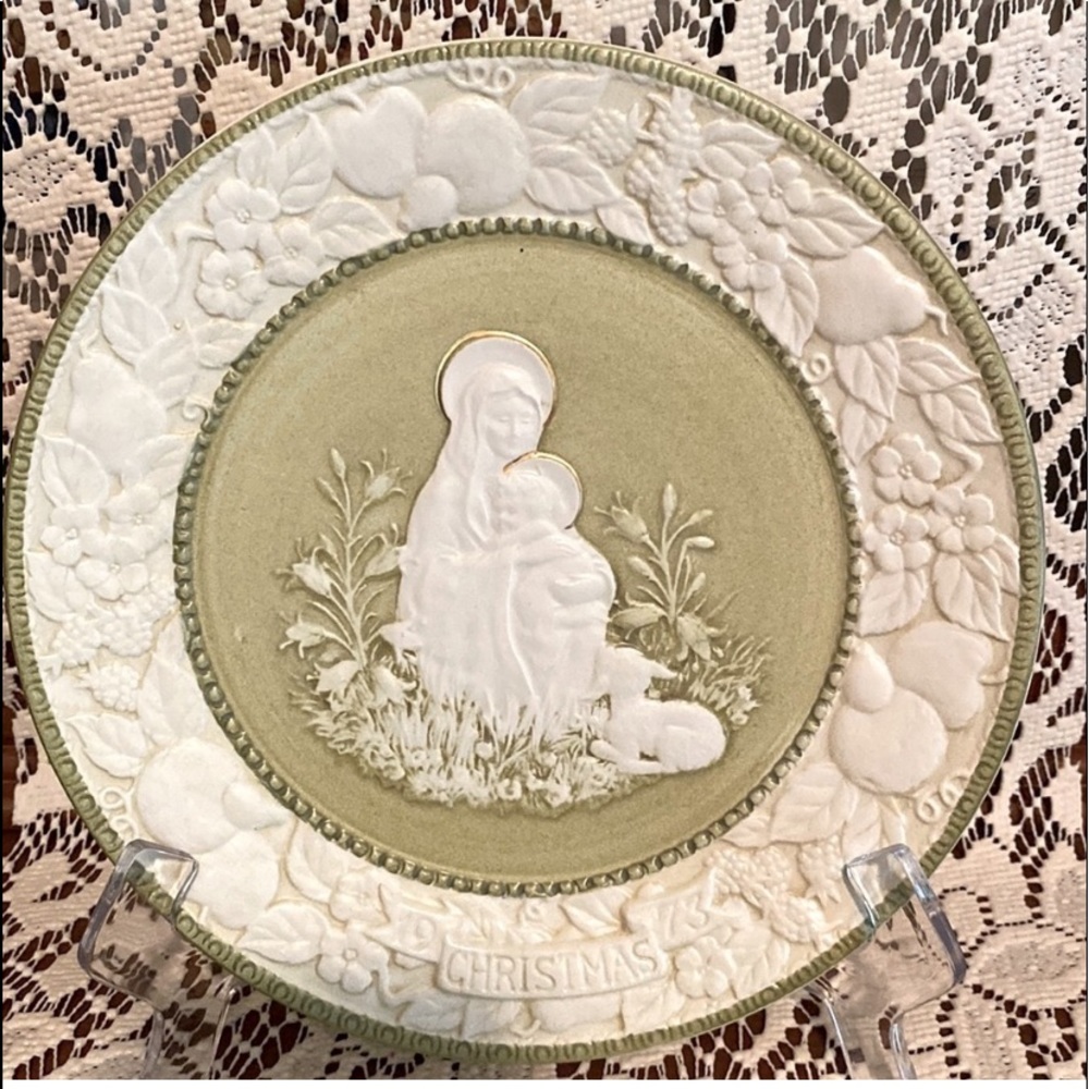 Set of 4 Vernon Ware Metlox Songs of Christmas Collectors Plates